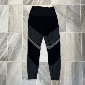 ALO Yoga Black and Gray Leggings XS